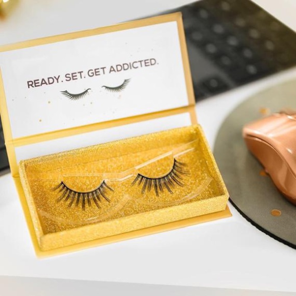 Brand New LASHAHOLIC Luxury Eyelashes Instaglam